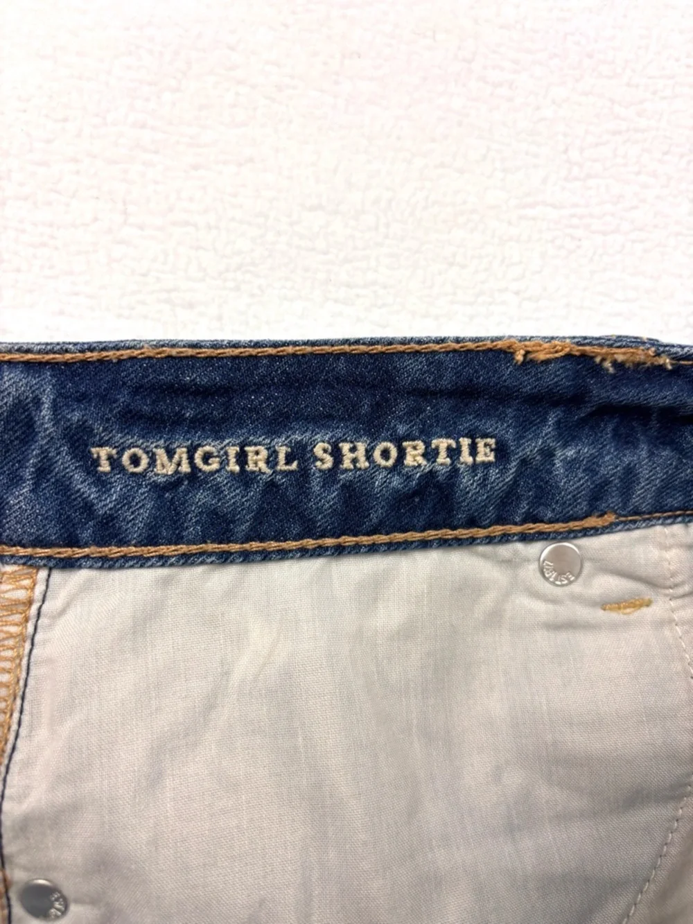 American Eagle Tomgirl Shortie Distress Rip Fray Raw Hem “Cheeky” Jean Short (8)